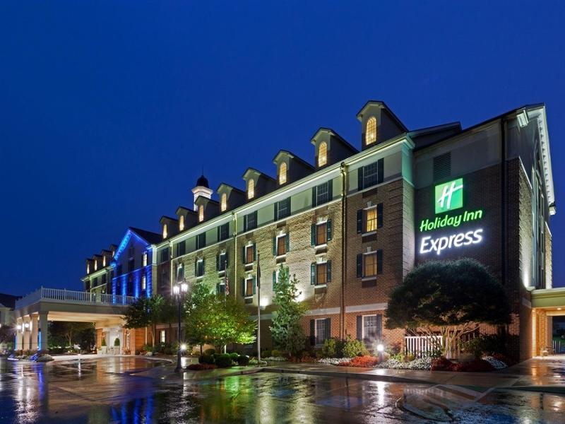 Holiday Inn Express State College At Williamsburg Square, An Ihg Hotel Exterior photo